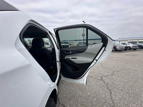 Used 2021 Chevrolet Equinox LS w/ LS Convenience Package image 14