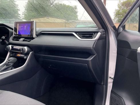 Used 2025 Toyota RAV4 XLE FWD image 18