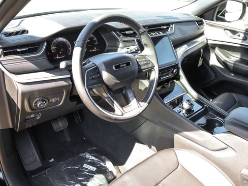 New 2025 Jeep Grand Cherokee L Limited w/ Black Appearance Package image 4