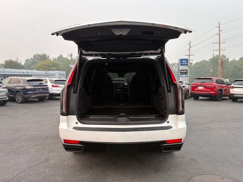 Used 2021 Cadillac Escalade ESV Sport Platinum w/ LPO, ONYX Package AWD/4WD image 12
