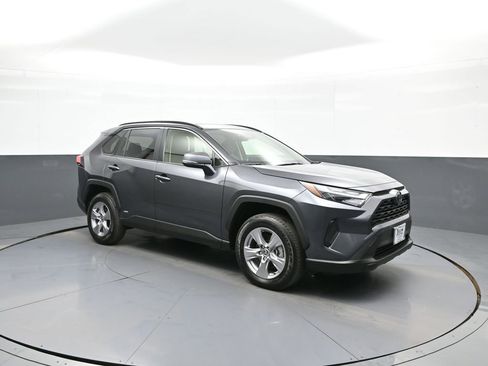 Certified 2025 Toyota RAV4 XLE w/ Convenience Package AWD/4WD image 4