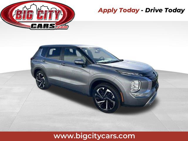 Used 2023 Mitsubishi Outlander SE Black Edition FWD image 1