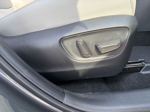 Used 2025 Toyota RAV4 Limited image 36