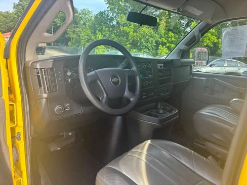 Used 2023 Chevrolet Express 2500 RWD image 10