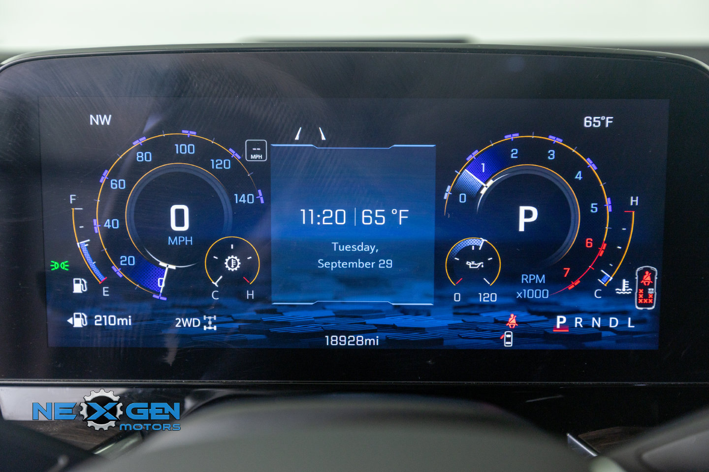 Used 2025 Chevrolet Suburban Premier AWD/4WD image 3