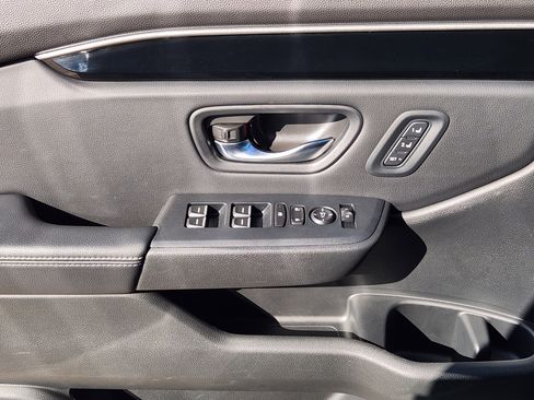 Used 2025 Honda Pilot Touring image 23