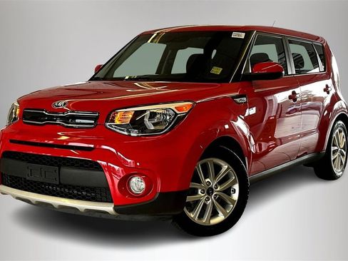 Used 2017 Kia Soul + image 3