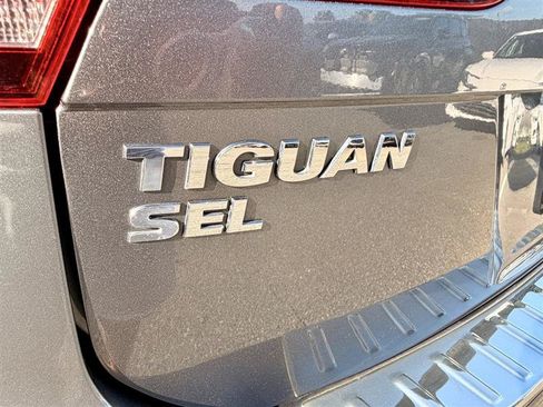 Used 2018 Volkswagen Tiguan SEL AWD/4WD image 32
