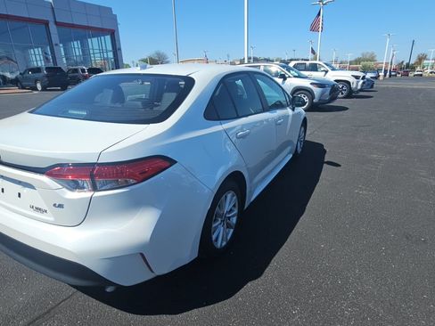 Certified 2026 Toyota Corolla LE w/ LE Premium Package FWD image 3