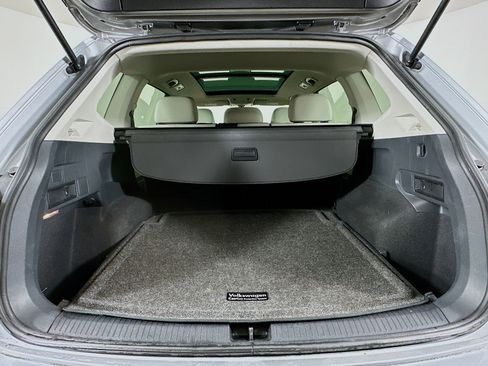 Used 2019 Volkswagen Tiguan SE w/ Panoramic Sunroof Package image 28