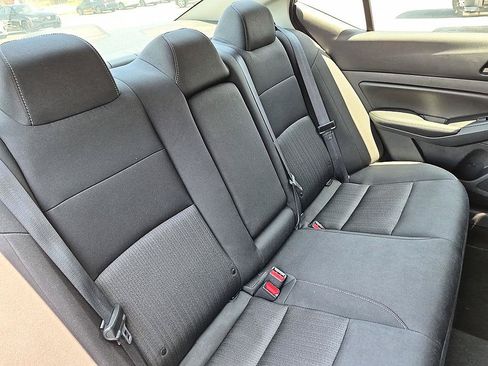 Used 2024 Nissan Altima 2.5 SV FWD image 31