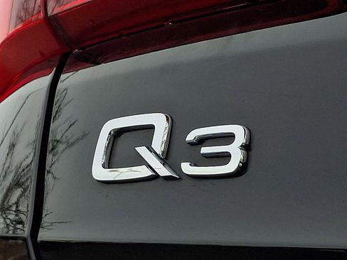 Used 2023 Audi Q3 2.0T Premium image 32