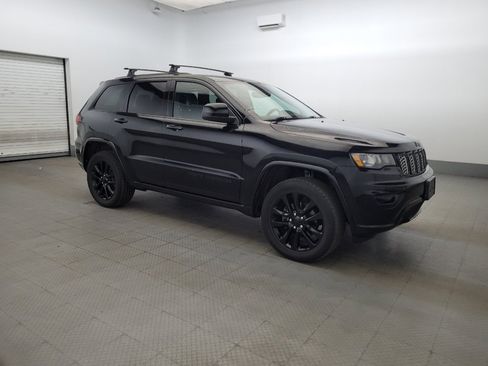 Used 2017 Jeep Grand Cherokee Altitude AWD/4WD image 11