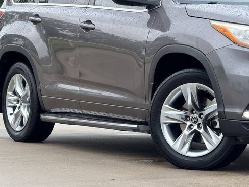 Used 2016 Toyota Highlander Limited FWD image 11