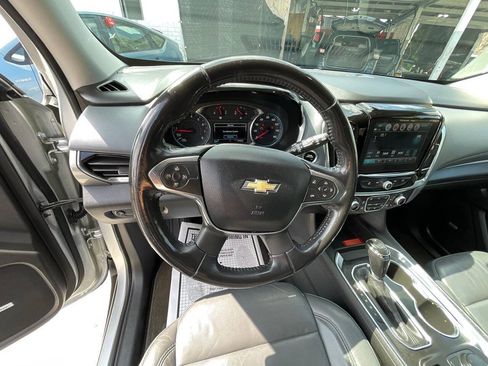 Used 2019 Chevrolet Traverse LT w/ LT Premium Package FWD image 9