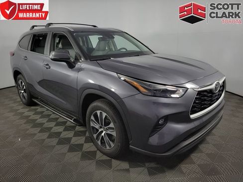 Used 2023 Toyota Highlander XLE image 1