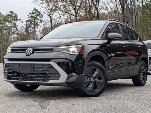 Used 2025 Volkswagen Taos S w/ Taos MDO Package image 4