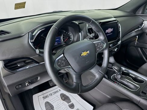 Used 2023 Chevrolet Traverse LT w/ Rear Camera Mirror Package image 9