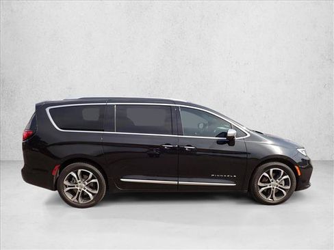 Used 2021 Chrysler Pacifica Pinnacle AWD/4WD image 4