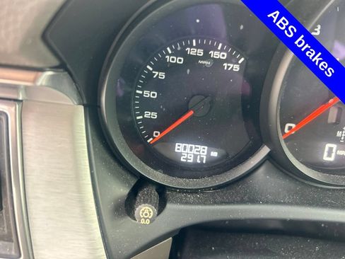 Used 2018 Porsche Macan AWD/4WD image 11