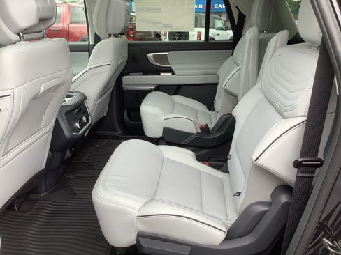 New 2026 Ford Expedition Max Platinum w/ Platinum Ultimate Package AWD/4WD image 12