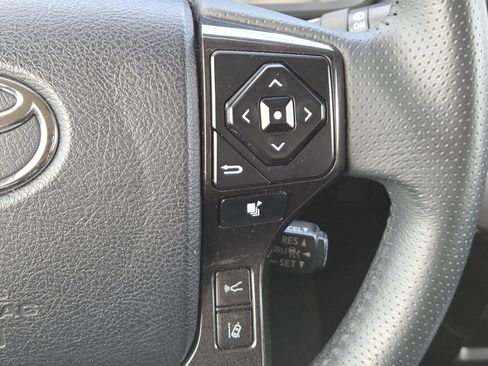 Used 2022 Toyota 4Runner TRD Off-Road image 10