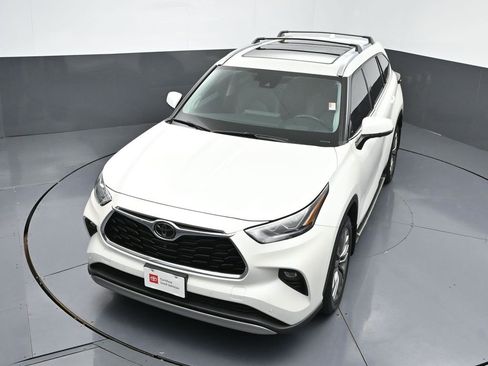 Certified 2021 Toyota Highlander Platinum image 40