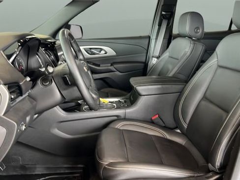 Used 2023 Chevrolet Traverse LT w/ LPO, Floor Liner Package image 7