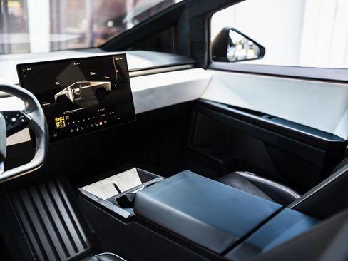 Used 2024 Tesla Cybertruck AWD Crew Cab image 19