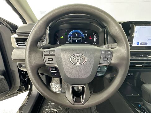 Used 2025 Toyota Camry LE image 11