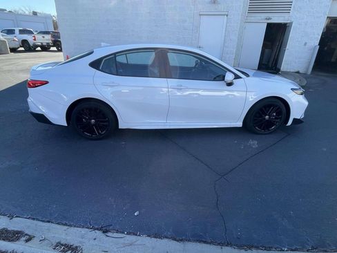 Used 2025 Toyota Camry SE image 12