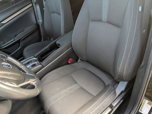 Used 2018 Honda Civic Sport image 9