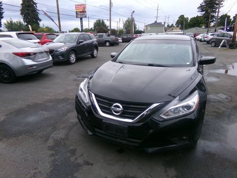 Used 2018 Nissan Altima 2.5 SV FWD image 2