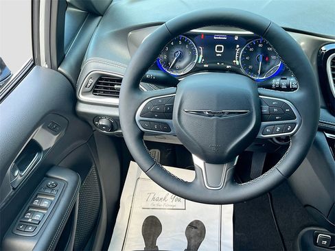 New 2026 Chrysler Pacifica Select image 25