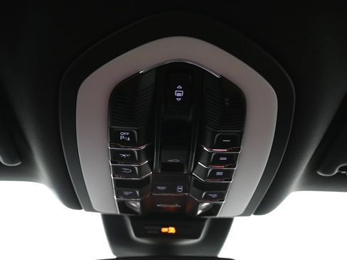 Used 2026 Porsche Macan AWD/4WD image 21