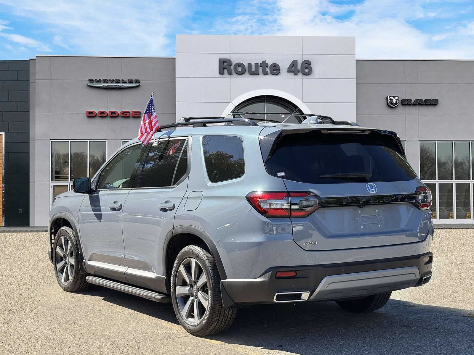 Used 2025 Honda Pilot Touring image 3