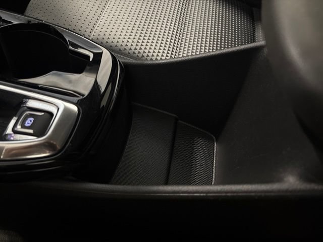 Used 2025 Chevrolet Trax LT FWD image 24