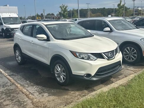 Used 2018 Nissan Rogue Sport FWD image 2