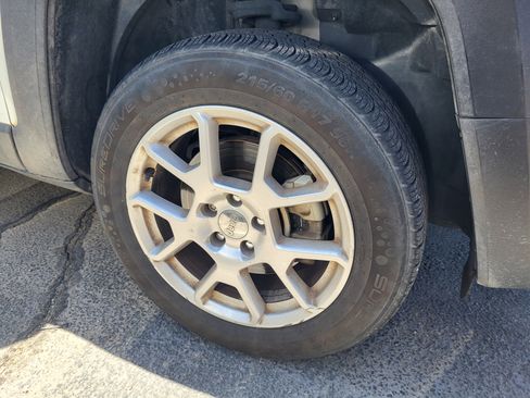 Used 2019 Jeep Renegade Latitude w/ Cold Weather Group AWD/4WD image 6