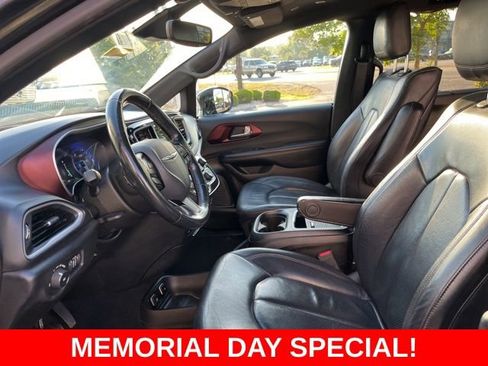 Used 2020 Chrysler Pacifica Touring-L FWD image 6
