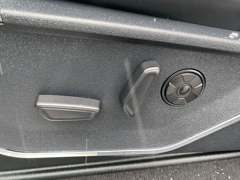 Used 2025 Ford F250 Platinum image 13