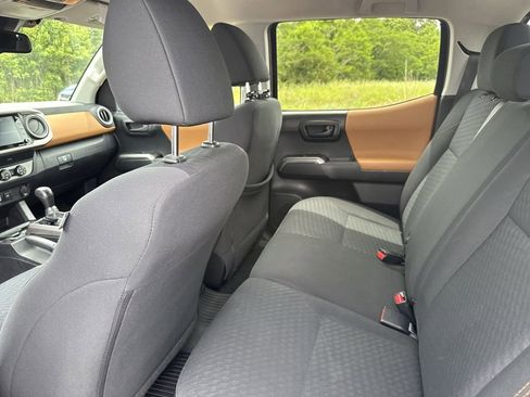 Used 2020 Toyota Tacoma SR5 RWD image 32
