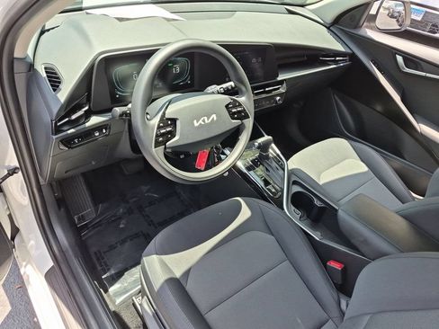 Used 2025 Kia Niro LX FWD image 15