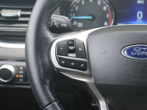 Used 2022 Ford Explorer XLT AWD/4WD image 15