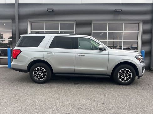 Used 2024 Ford Expedition XLT AWD/4WD image 4