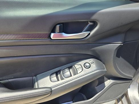 Used 2025 Nissan Altima 2.5 SV image 12