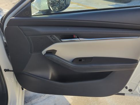 Used 2023 MAZDA MAZDA3 s FWD image 25