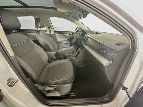 Used 2023 Volkswagen Taos SE w/ Panoramic Sunroof Package FWD image 30