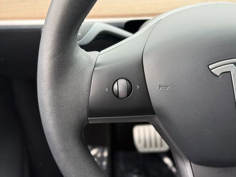 Used 2021 Tesla Model Y Performance image 18