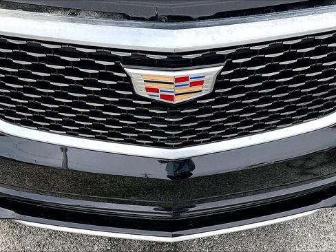 Used 2025 Cadillac XT6 Premium Luxury image 35